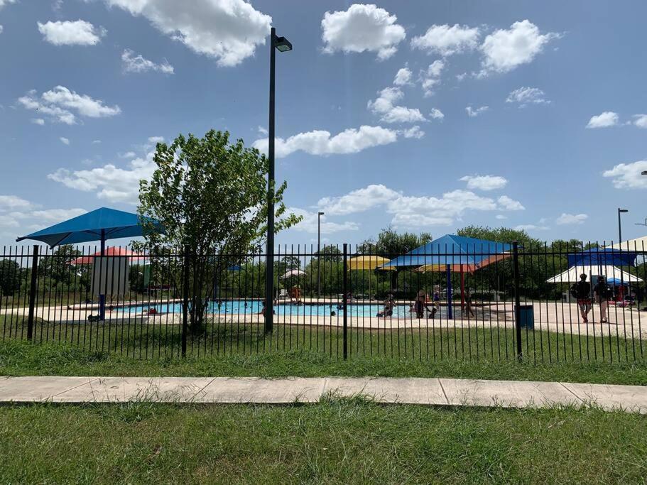San Antonio Comfort 4 Bedroom 3 Bath Home 5 Mins From Sea World מראה חיצוני תמונה